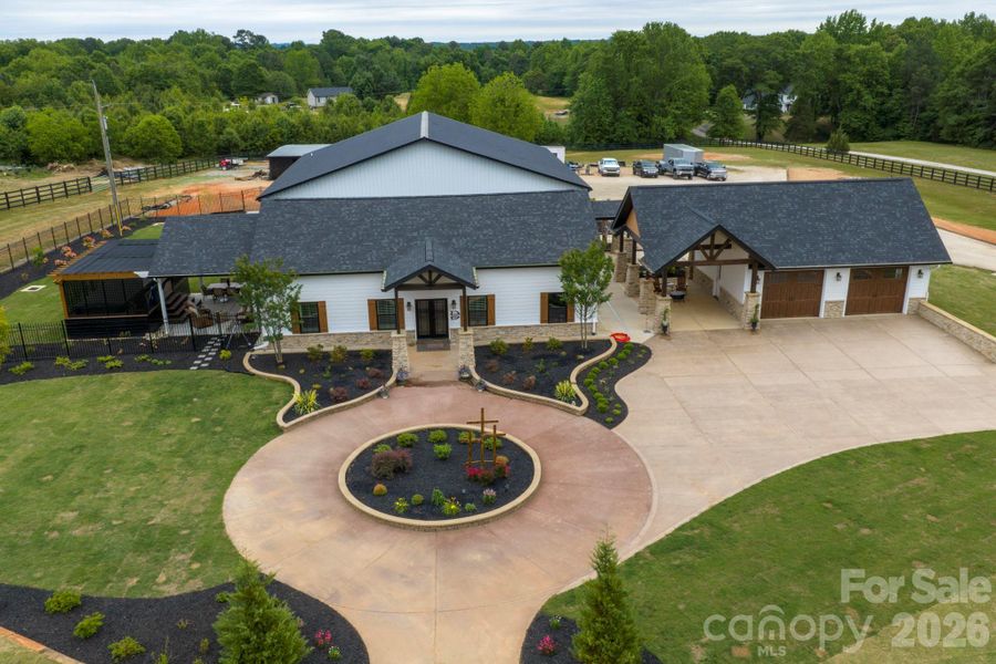 Community amenities in , Clover (Image 31).