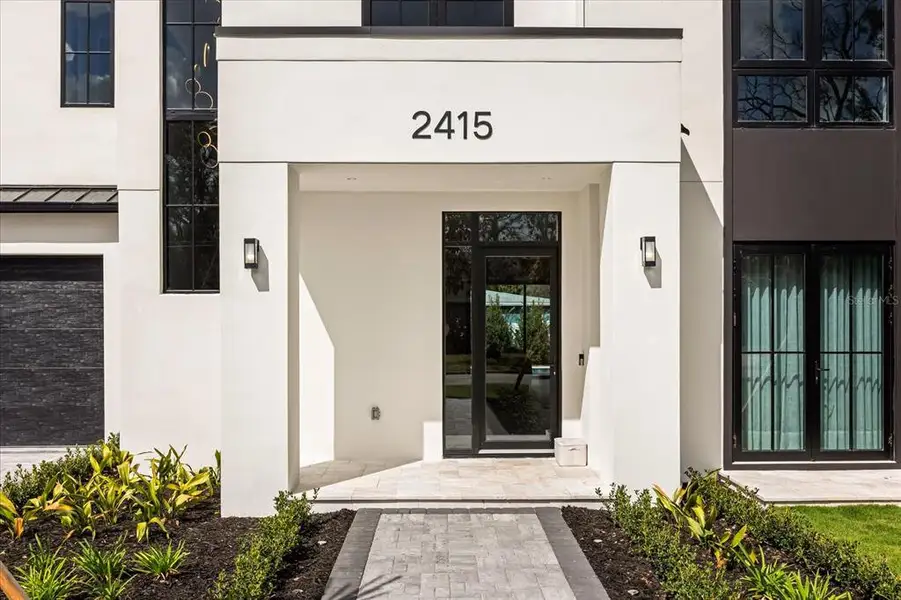 Exterior details and patio area of a home in , Orlando (Image 3).