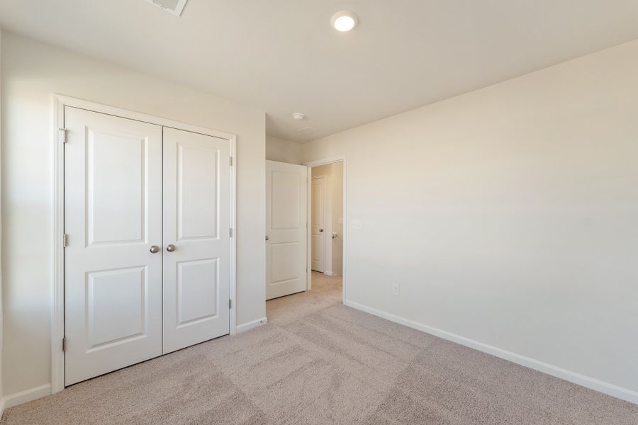 Spacious, unfurnished interior of a new home in Tucker Ridge, Pendleton (Image 25).