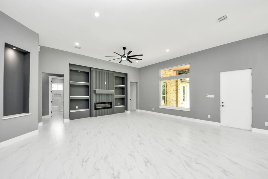 Spacious, unfurnished interior of a new home in , Dayton (Image 11).