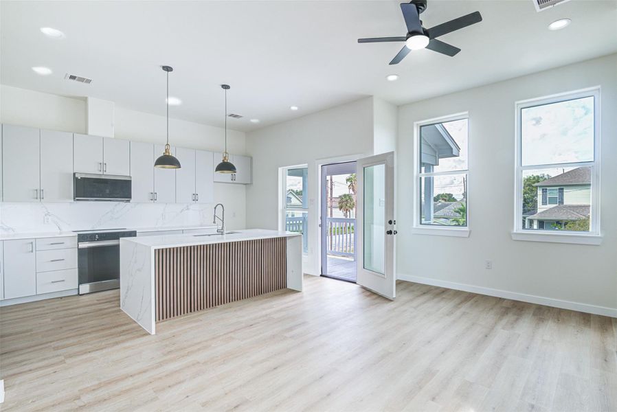 Furnished interior view inside a new home in , Galveston (Image 8).