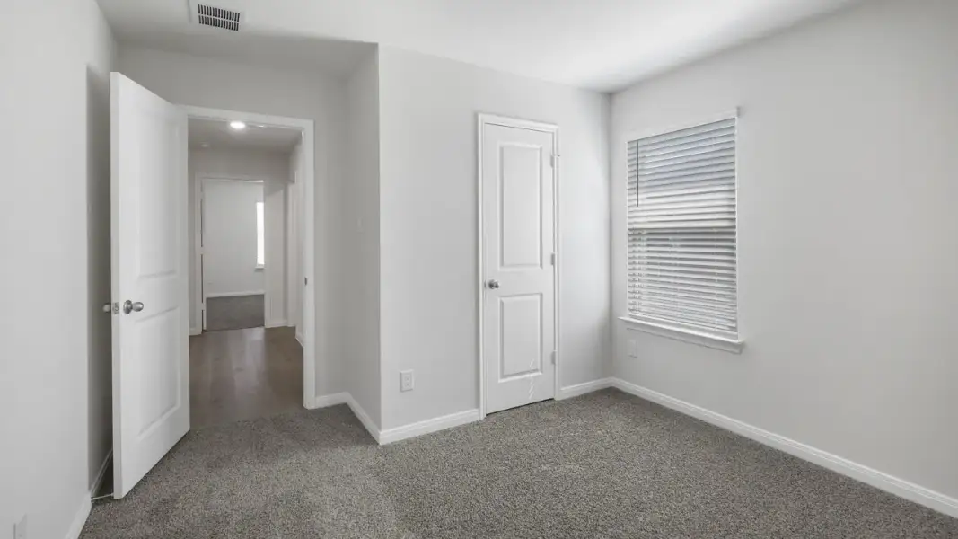 Spacious, unfurnished interior of a new home in Saddlebrook, Waxahachie (Image 18).
