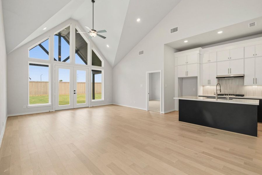 Spacious, unfurnished interior of a new home in Bridgeland 45', 50', 70', Cypress (Image 13). Spacious, unfurnished interior of a new home in Bridgeland 45', 50', 70', Cypress (Image 13).