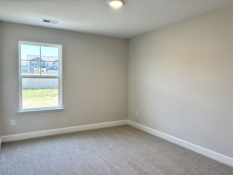 Spacious, unfurnished interior of a new home in Holly Ridge, Greenville (Image 20).