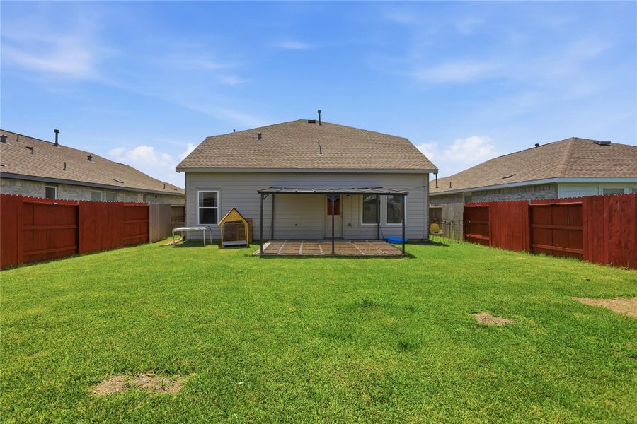 View of the huge back yard.