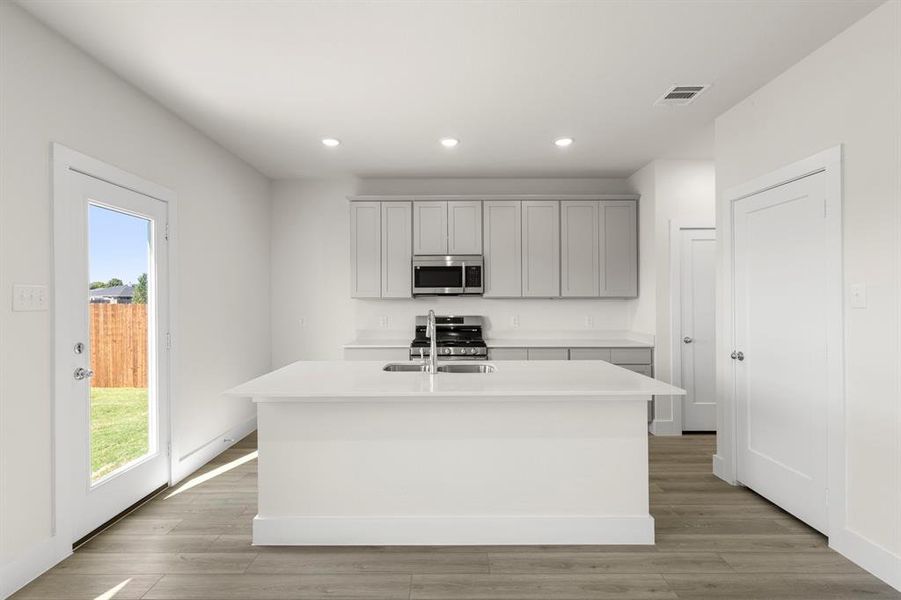 13. 2406 Stonebriar - Kitchen (3)