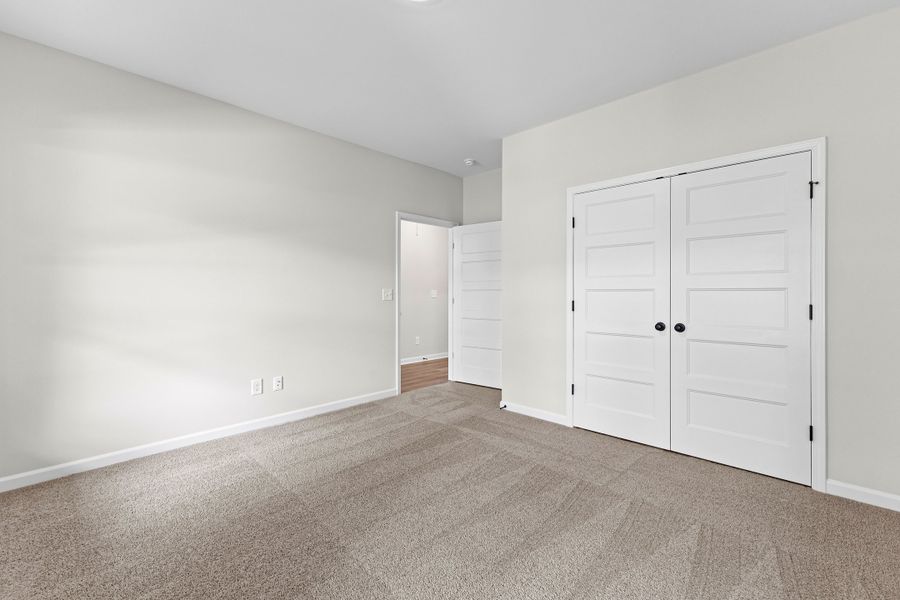 Spacious, unfurnished interior of a new home in Golfview, Thomaston (Image 26).