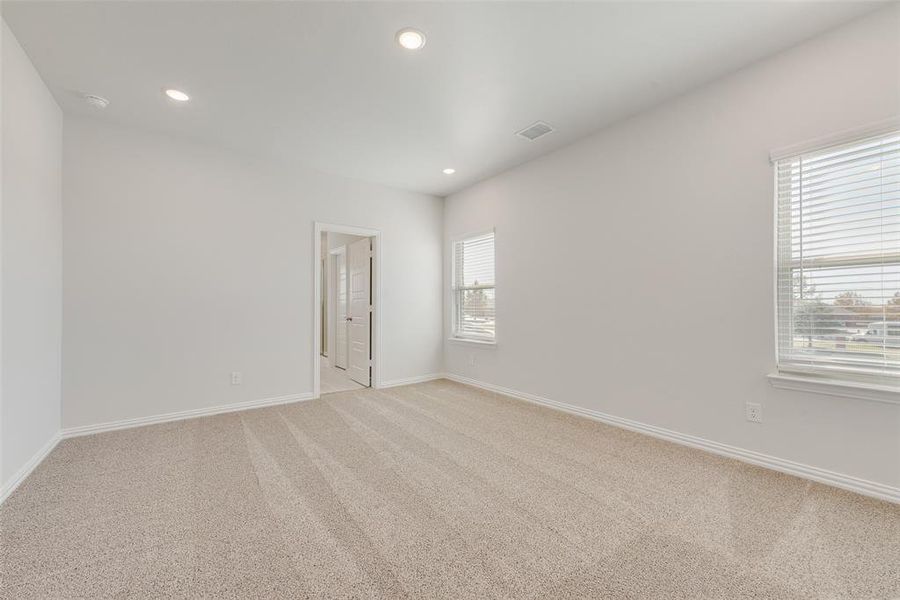 Spacious, unfurnished interior of a new home in Walden Pond, Forney (Image 16).