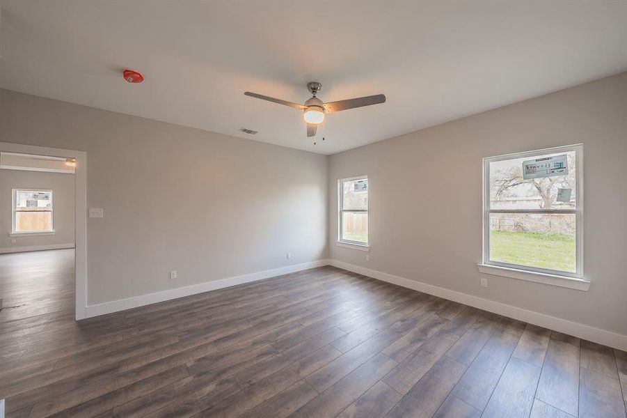 Spacious, unfurnished interior of a new home in , Greenville (Image 28).