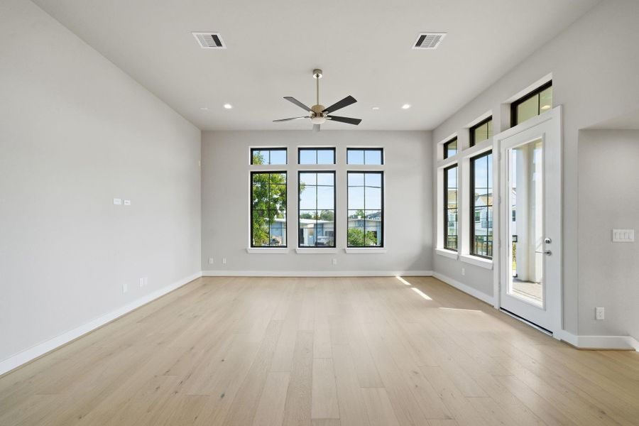 Spacious, unfurnished interior of a new home in Spring Valley Creek, Houston (Image 12).