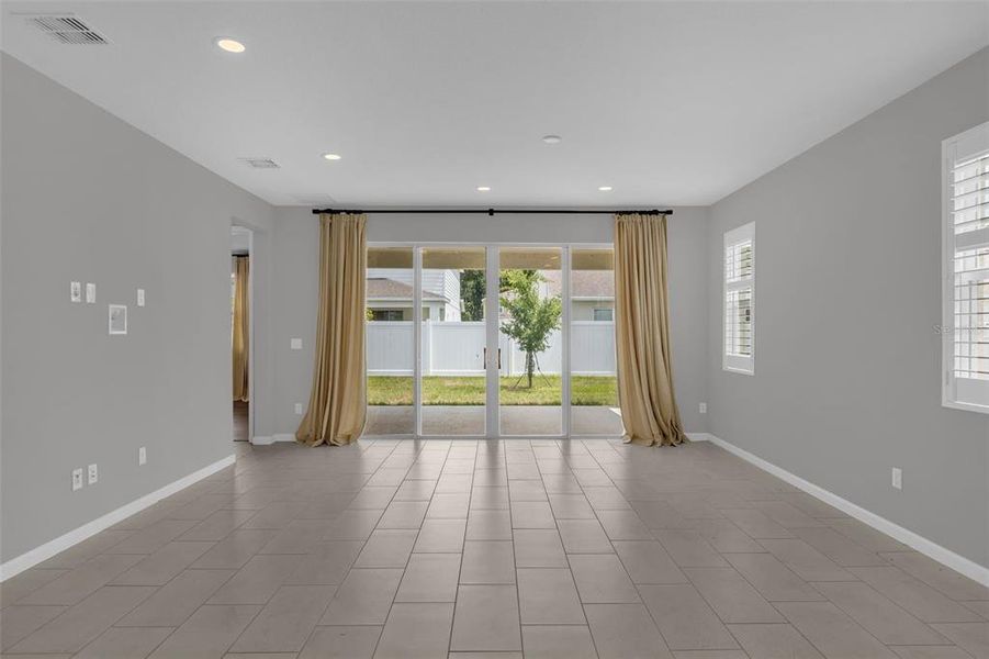 Spacious, unfurnished interior of a new home in Seasons at Lakeside Forest, Tavares (Image 23).