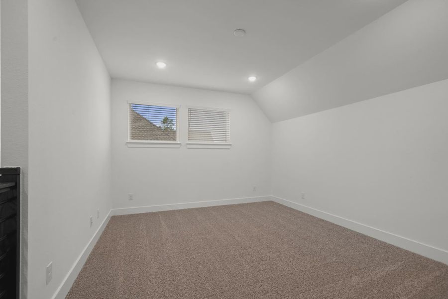 Spacious, unfurnished interior of a new home in Evergreen, Fulshear (Image 34).