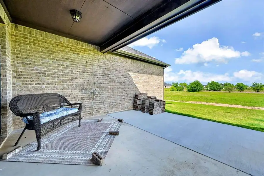 Exterior details and patio area of a home in , Royse City (Image 3).