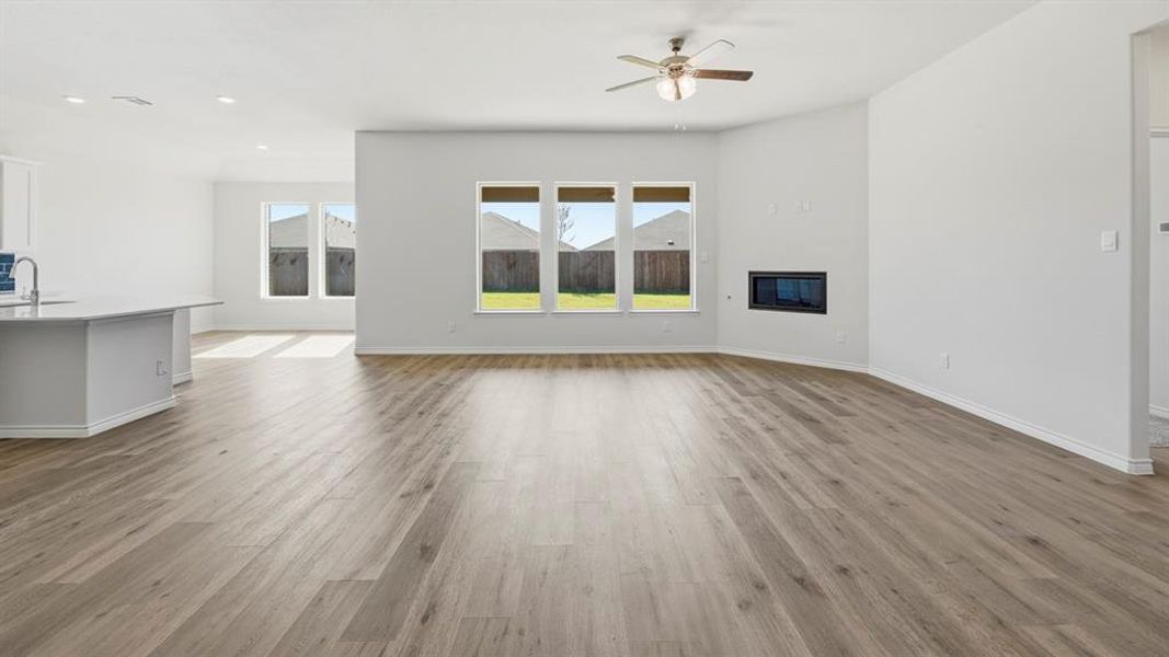 Spacious, unfurnished interior of a new home in The Woods at Lindsey Place, Anna (Image 12).
