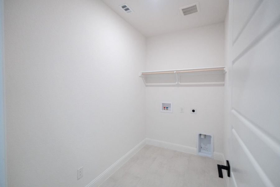 Spacious, unfurnished interior of a new home in Treeline, Justin (Image 12). Spacious, unfurnished interior of a new home in Treeline, Justin (Image 12).
