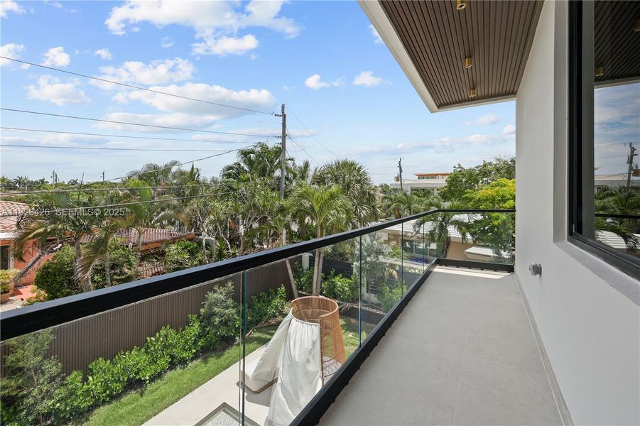 Exterior details and patio area of a home in , Fort Lauderdale (Image 25).