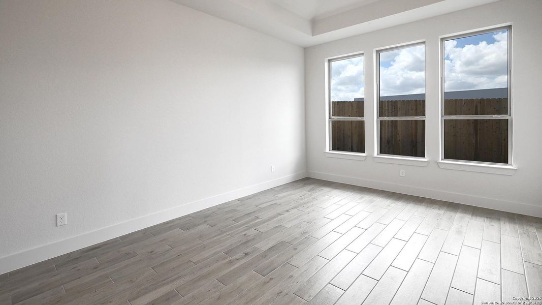 Spacious, unfurnished interior of a new home in Cibolo Valley Heights 65', Cibolo (Image 31).