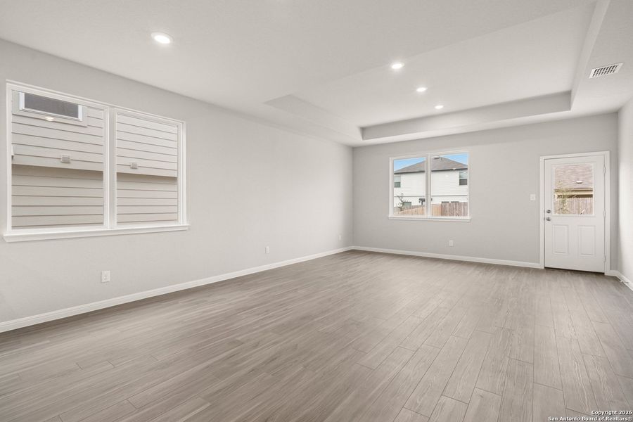 Spacious, unfurnished interior of a new home in Cinco Lakes, San Antonio (Image 20).