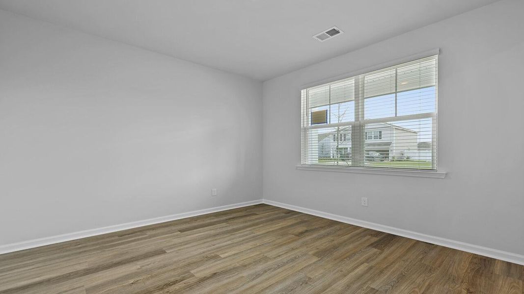 Spacious, unfurnished interior of a new home in Carolina Groves, Moncks Corner (Image 36).