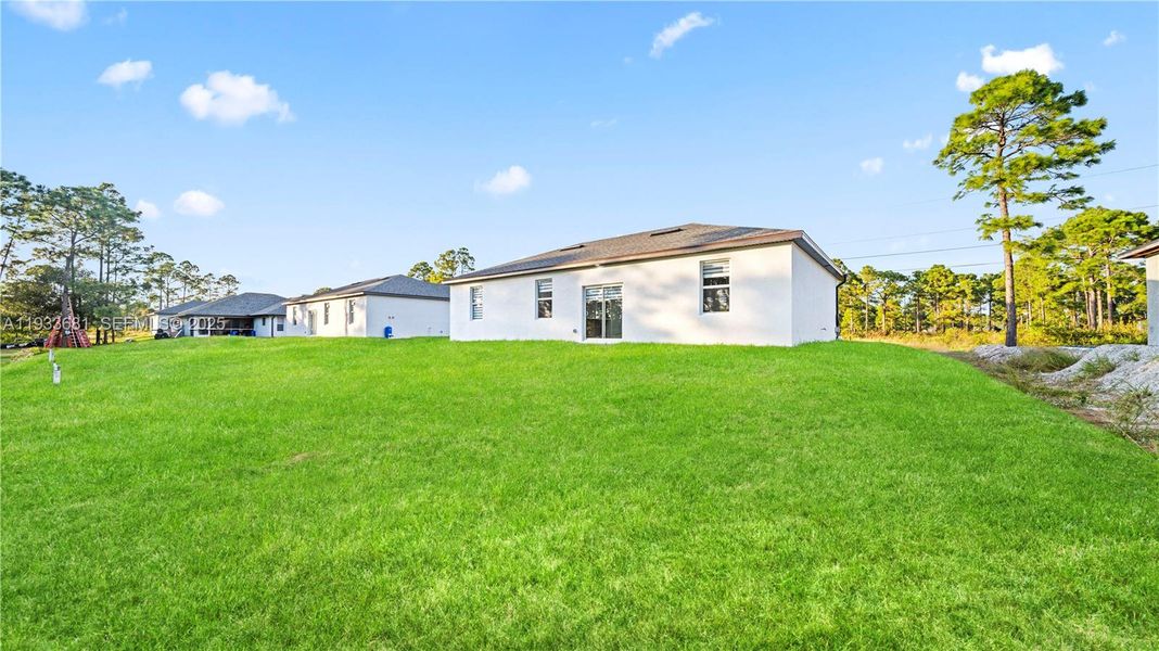 Exterior details and patio area of a home in , Lehigh Acres (Image 16).