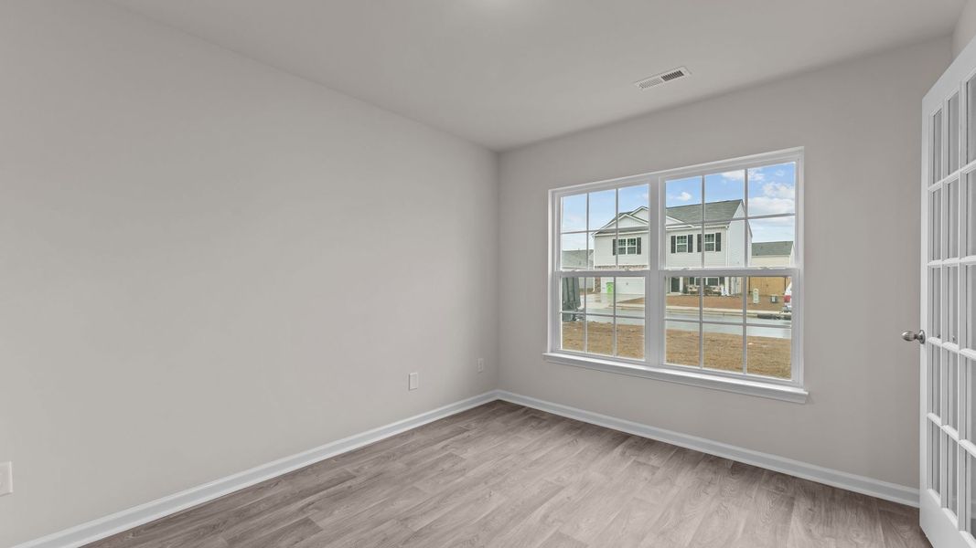 Spacious, unfurnished interior of a new home in Blair Ridge, La Grange (Image 10).