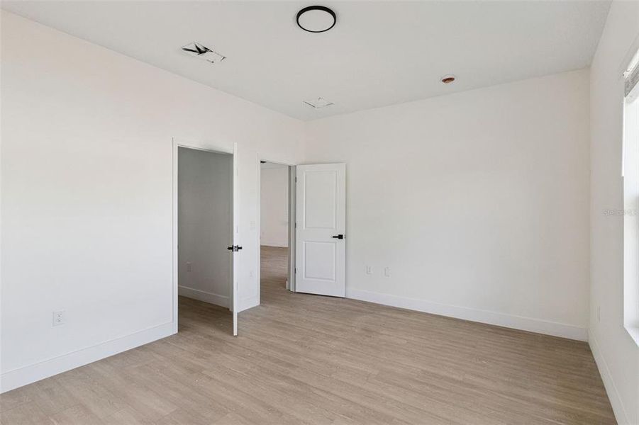 Spacious, unfurnished interior of a new home in , Kissimmee (Image 25).