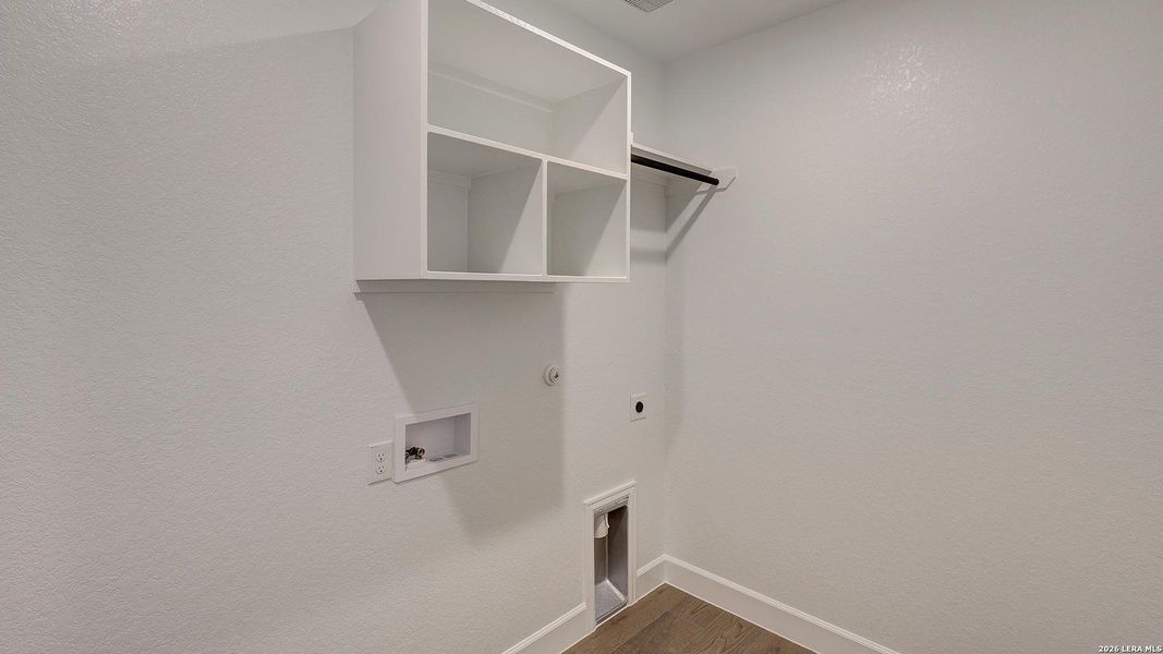 Spacious, unfurnished interior of a new home in Haby Hill, San Antonio (Image 27).
