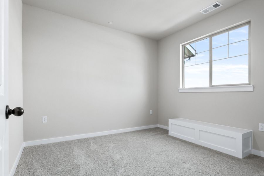 Spacious, unfurnished interior of a new home in Wildridge, Oak Point (Image 28).