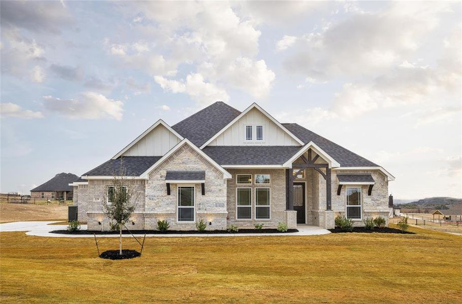 Craftsman inspired home featuring a front lawn