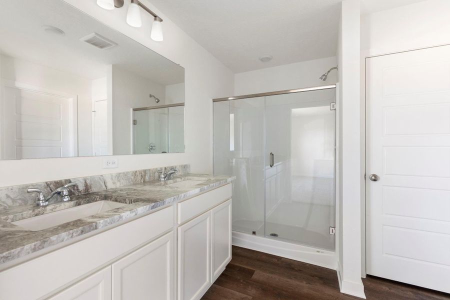 Furnished interior view inside a new home in Sterling Ridge, Huntsville (Image 6).