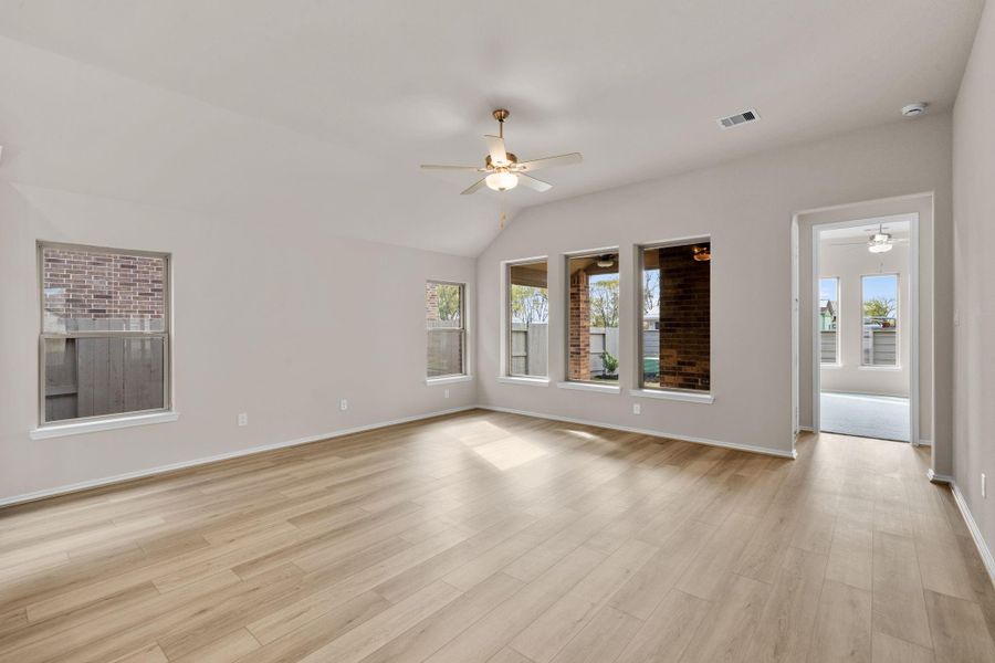 Spacious, unfurnished interior of a new home in Pomona 50' & 55', Manvel (Image 17).