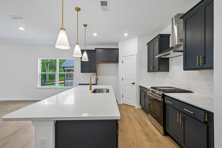 Kitchen featuring the AW Collection® Sapphire - Vibrant blues and crisp whites steal the show. Kitchen featuring the AW Collection® Sapphire - Vibrant blues and crisp whites steal the show.