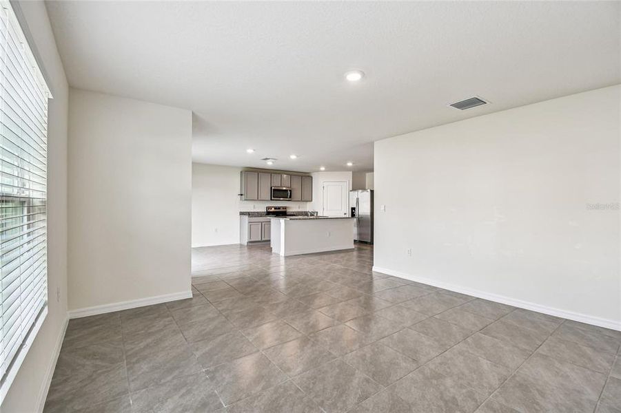 Spacious, unfurnished interior of a new home in River Park, Temple Terrace (Image 31). Spacious, unfurnished interior of a new home in River Park, Temple Terrace (Image 31).