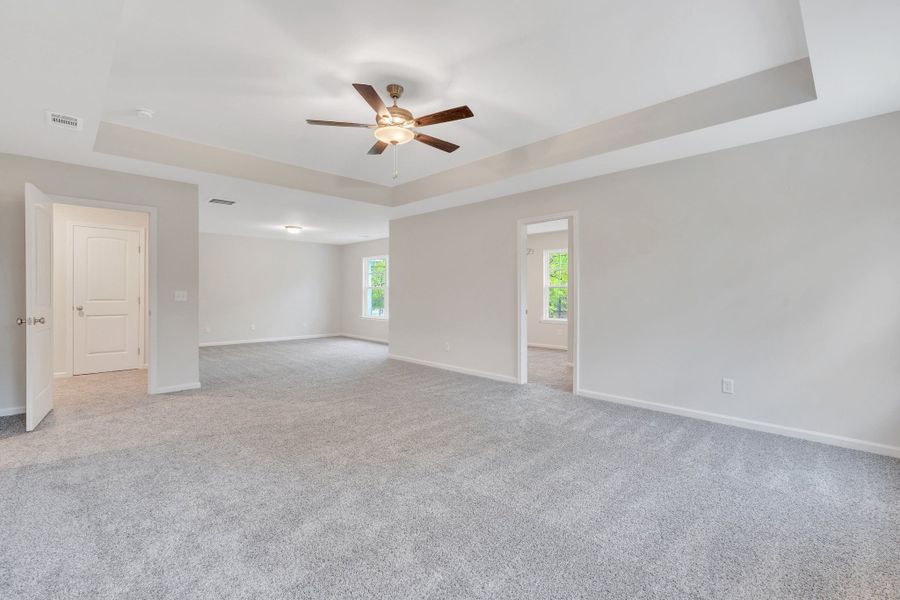 Spacious, unfurnished interior of a new home in NorthShore on the St. Marys River, Kingsland (Image 30).