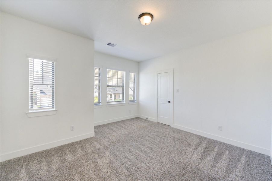Spacious, unfurnished interior of a new home in Harper’s Preserve, Conroe (Image 19).