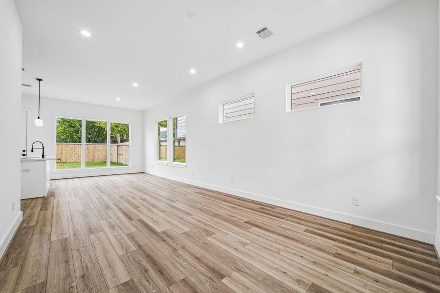 Spacious, unfurnished interior of a new home in , Houston (Image 18).