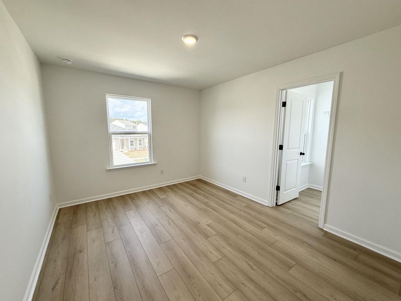 Spacious, unfurnished interior of a new home in , Summerville (Image 32).