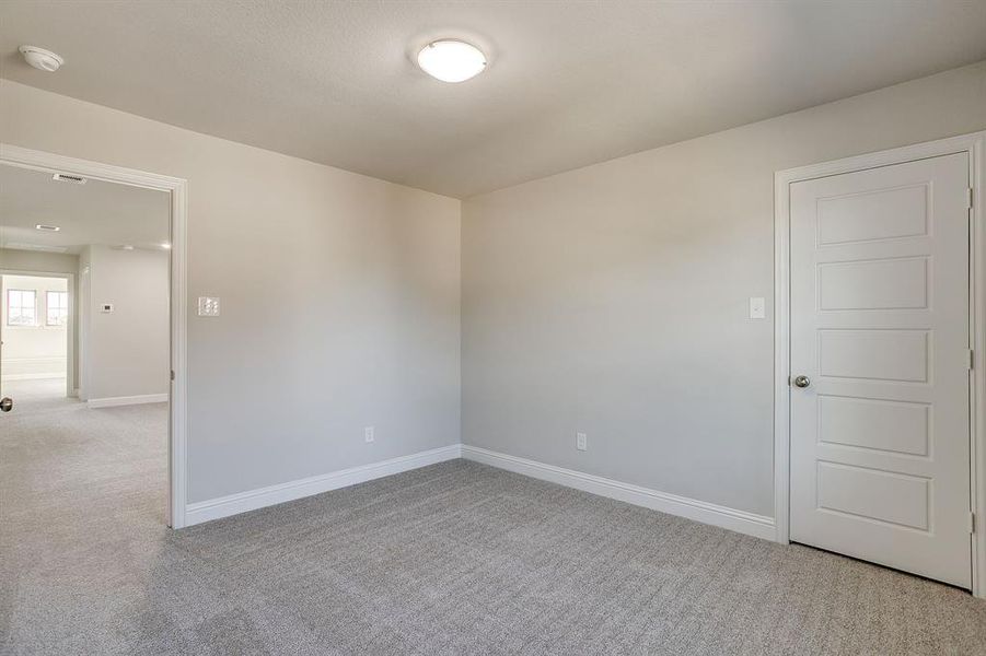 Spacious, unfurnished interior of a new home in Knight's Landing on Eden Road, Arlington (Image 30).