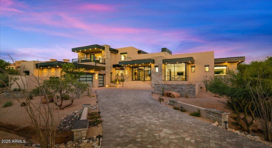 034-Curbside Views 034-Curbside Views