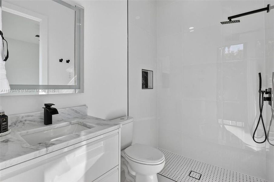 Furnished interior view inside a new home in , Cape Coral (Image 29).