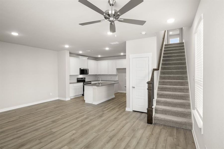 232 Wagon Spoke- Living Room-3