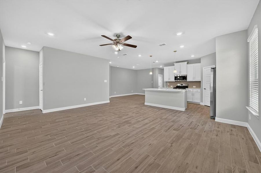 Spacious, unfurnished interior of a new home in , Justin (Image 17).