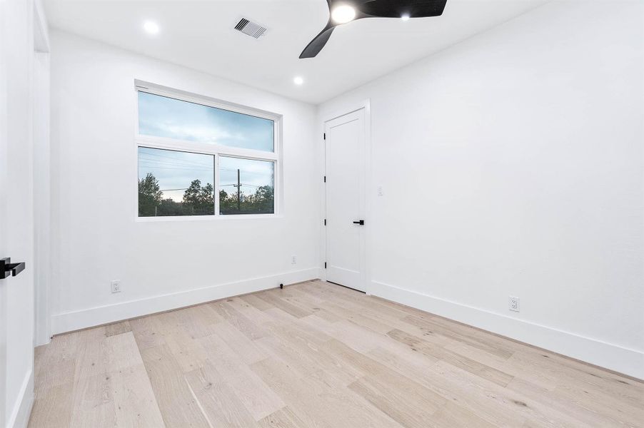 Spacious, unfurnished interior of a new home in , Houston (Image 34).