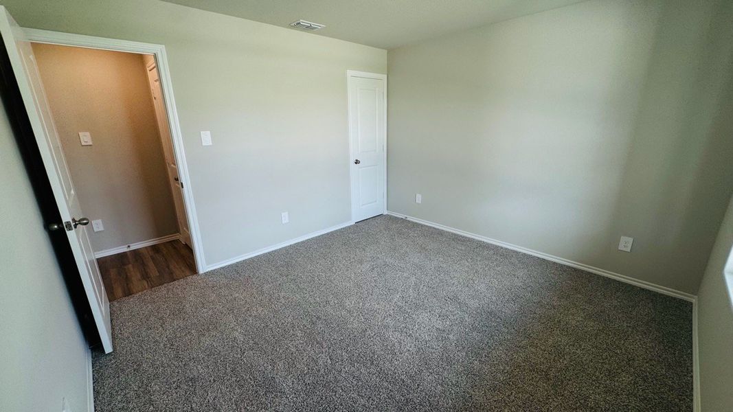 Spacious, unfurnished interior of a new home in Lonestar at Liberty Trails, Fort Worth (Image 19).