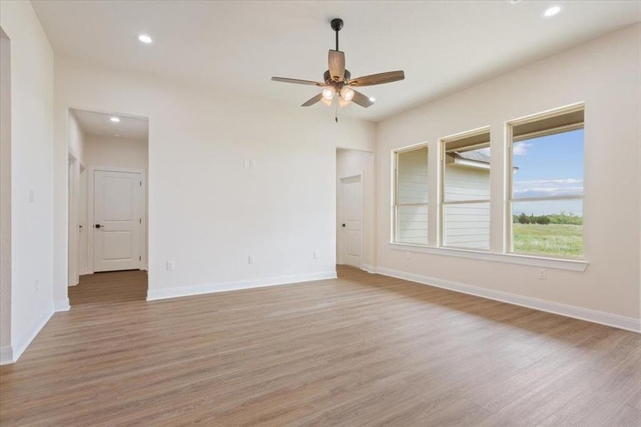 Spacious, unfurnished interior of a new home in , Riesel (Image 19).