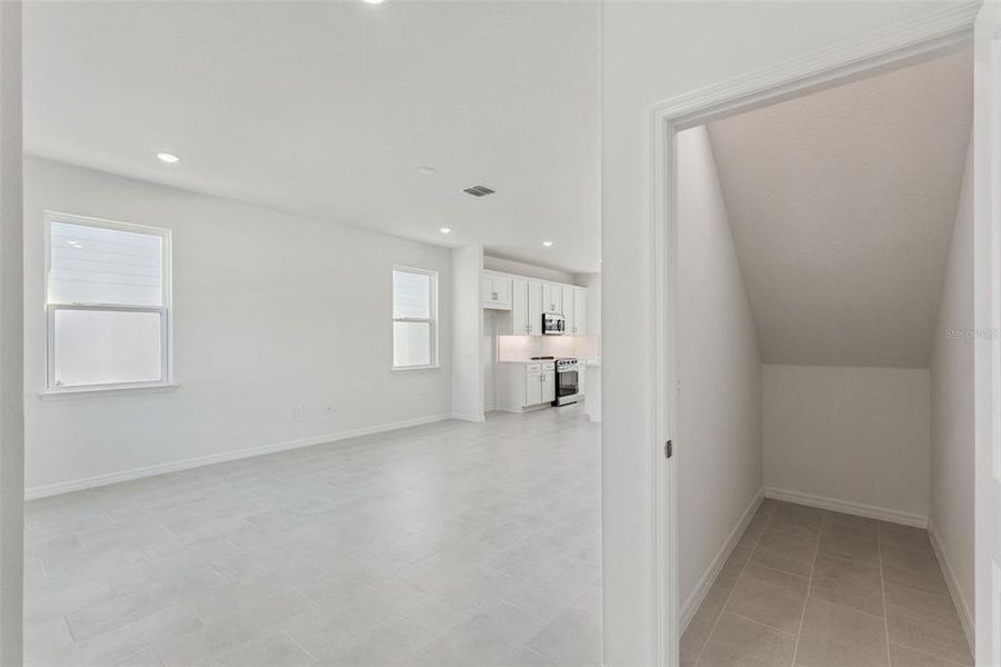 Spacious, unfurnished interior of a new home in Estes Reserve, Eustis (Image 10).