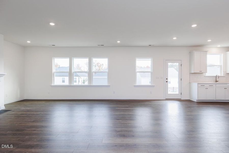 Interiors MLS-30 Interiors MLS-30