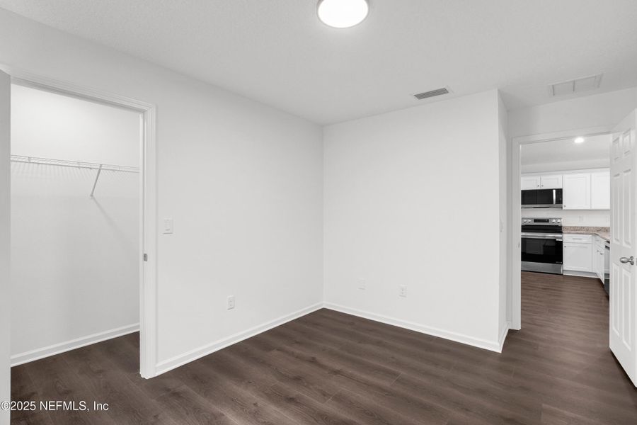 Spacious, unfurnished interior of a new home in , Palatka (Image 25).