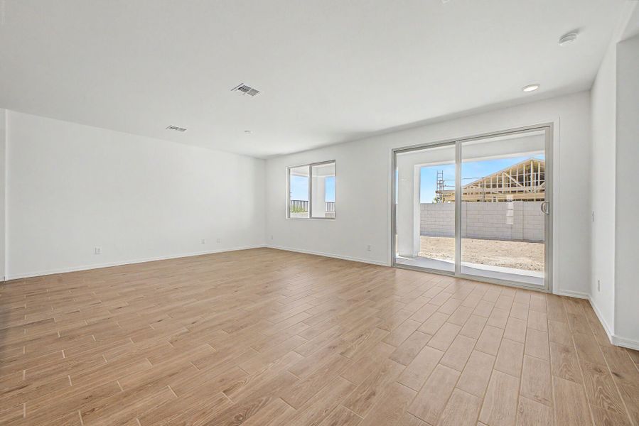 Spacious, unfurnished interior of a new home in Tierra Vistoso, Surprise (Image 8).