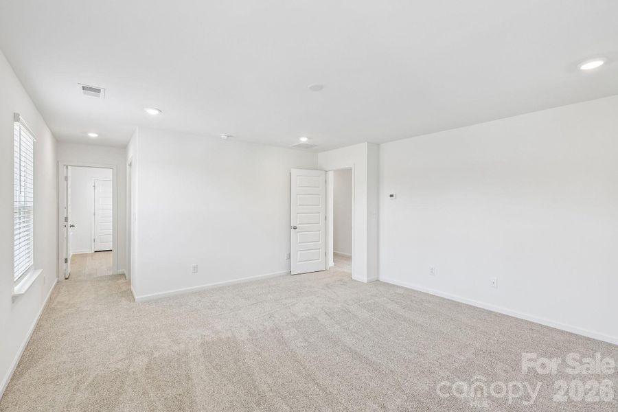 Spacious, unfurnished interior of a new home in Bella Vista Heritage, Denver (Image 38).